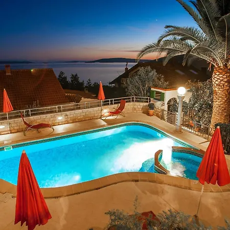 Villa With 4 Bedrooms In Seget Vranjica, With Wonderful Sea View, Priv Seget Vranjica