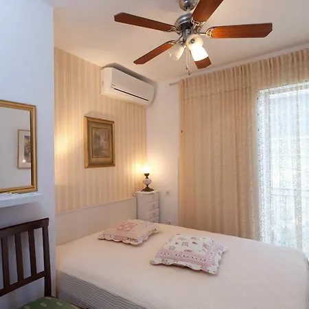 Villa With 4 Bedrooms In Seget Vranjica, With Wonderful Sea View, Priv *