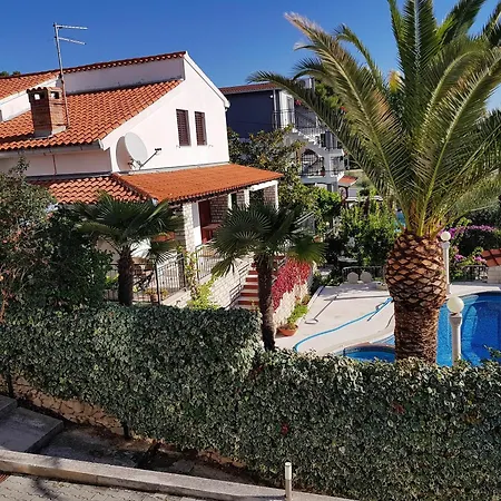 Villa With 4 Bedrooms In Seget Vranjica, With Wonderful Sea View, Priv
